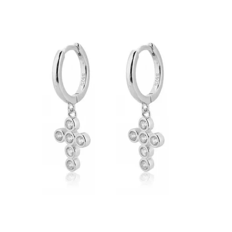 Pendientes Mini Charm: Símbolos y Brillo