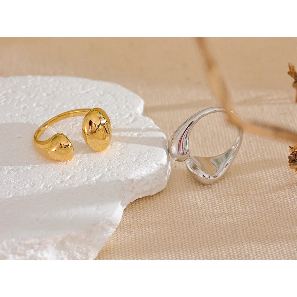 Anillo Liquid Form: La Elegancia de la Fluidez