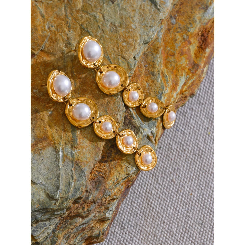 Pendientes Gota de Nácar: Elegancia Barroca en Oro