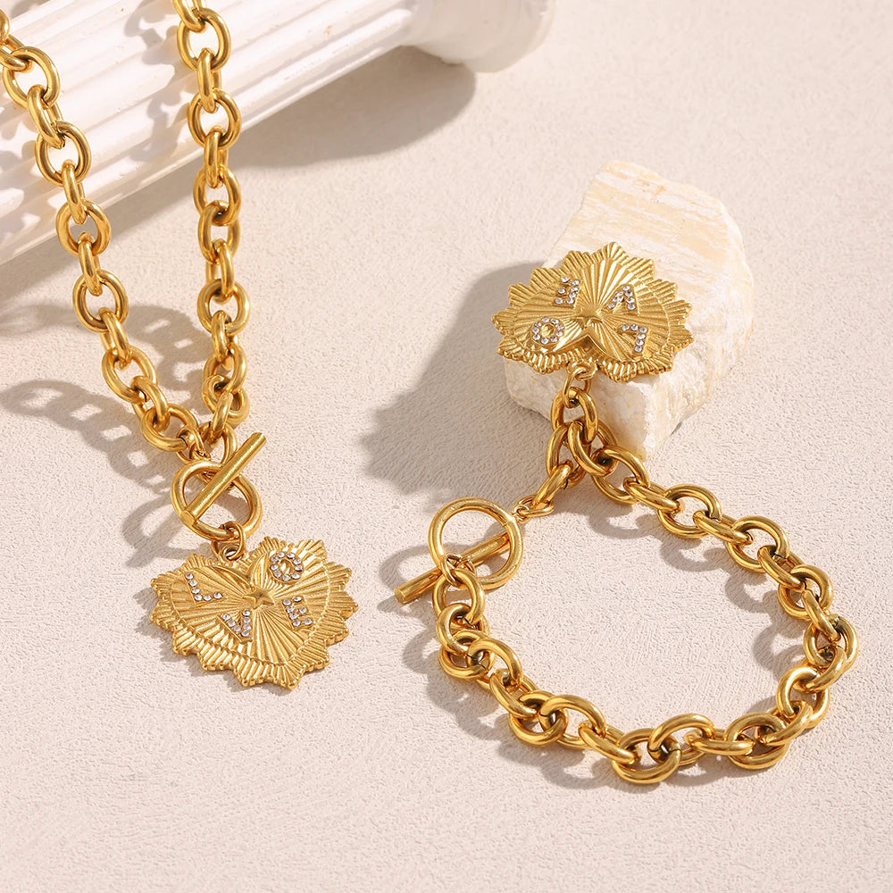 Collar "Love Radiance" – Medallón Vintage & Oro