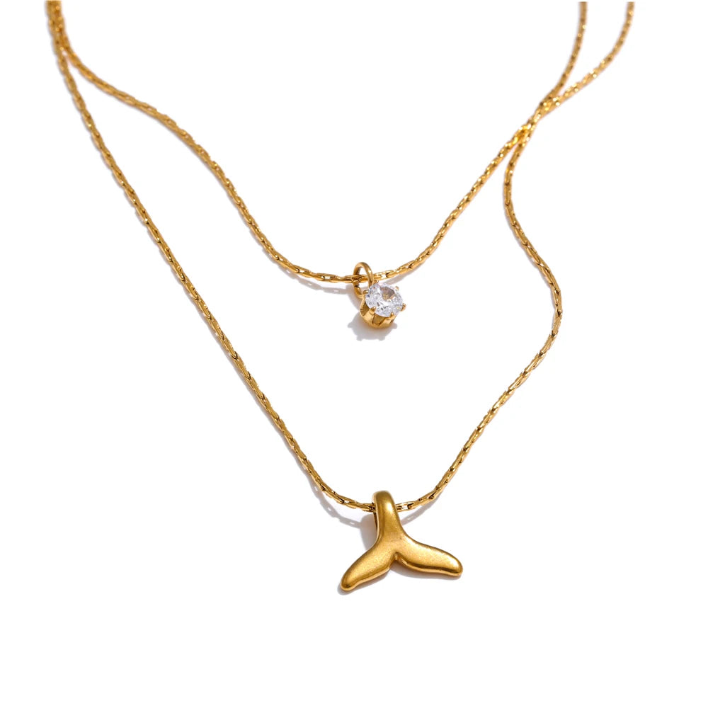 Collar Celeste Duo: Sol y Luna en Armonía