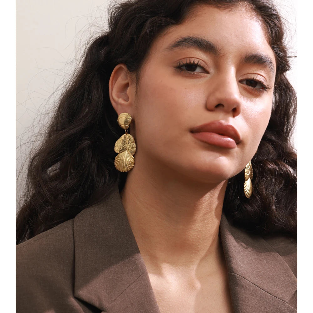 Pendientes Golden Shell Statement: El Resplandor de la Sirena