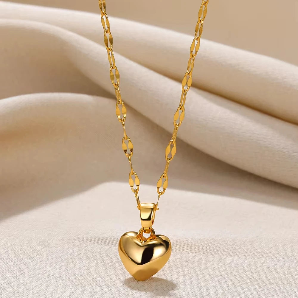 Collar "Heart Rebel" – Amuleto Punk en Oro 18K & Acero